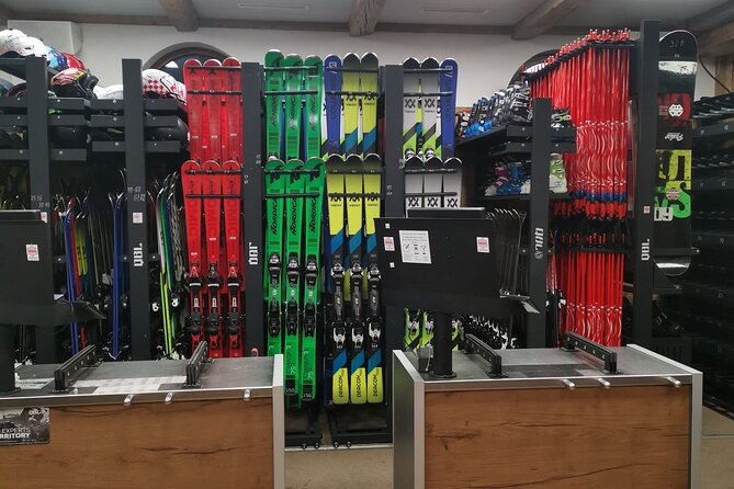 4 days Ski equipment rental in Borovets - Arriving at Alpin Rent and getting fitted