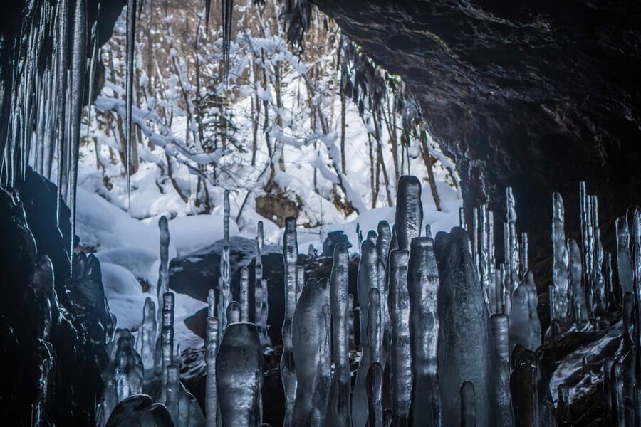 Bamboo Ice Cave: Snowshoe to see a natural phenomenon! - Key points to know before you book