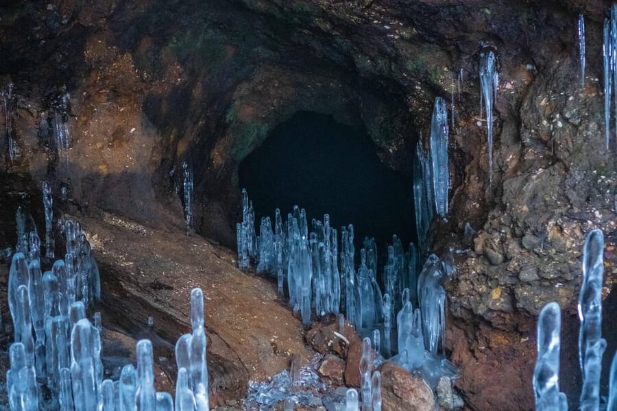 Bamboo Ice Cave: Snowshoe to see a natural phenomenon! - Snow bridges, animal tracks, and the changing pace