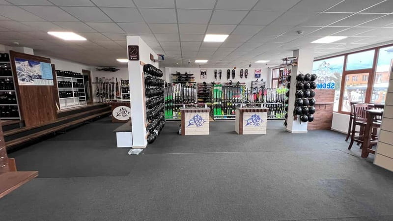 Bansko: Ski and Snowboard equipment rental - The Short Walk to Bansko’s Gondola