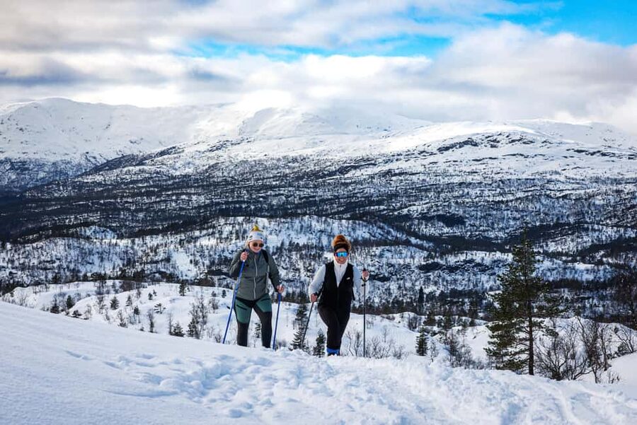 Bergen: Snowshoe Hike - Getting fitted and learning the basics
