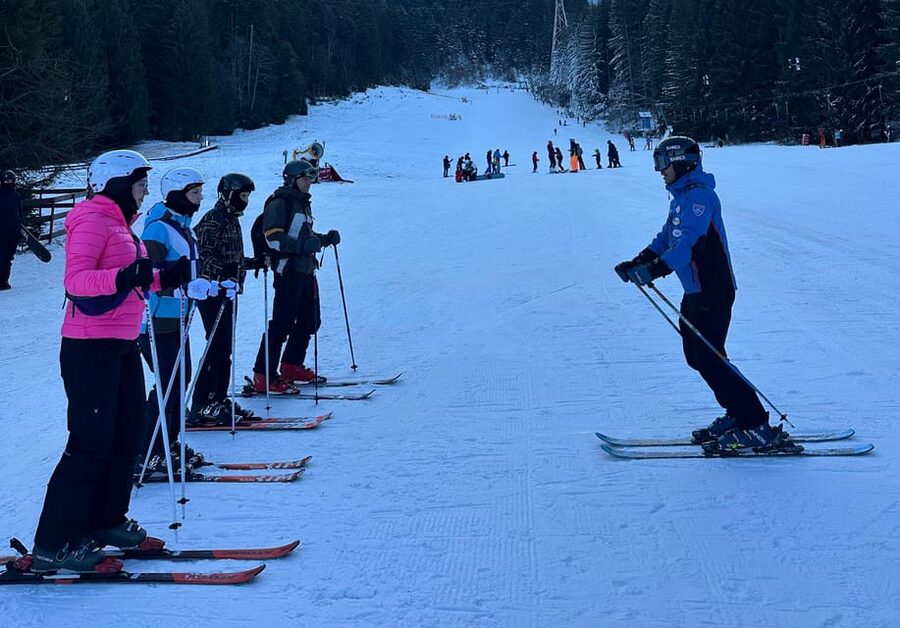 Brasov: Ski Lessons Day Trip For All Ages And Levels - The morning ride and resort setup