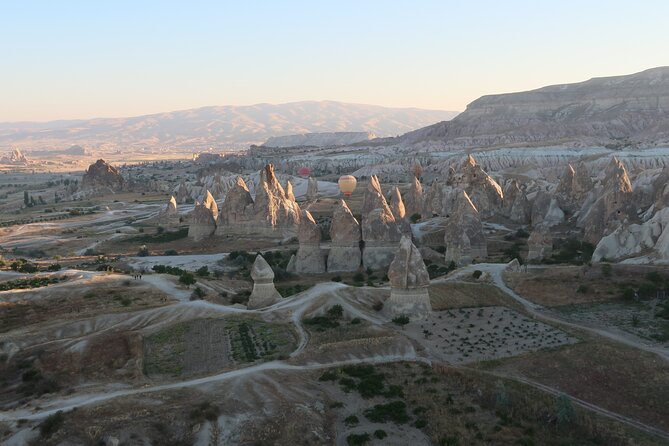 Cappadocia Erciyes Ski Tour And Red Tour 2 days - Uchisar closes the Red Tour with a castle view