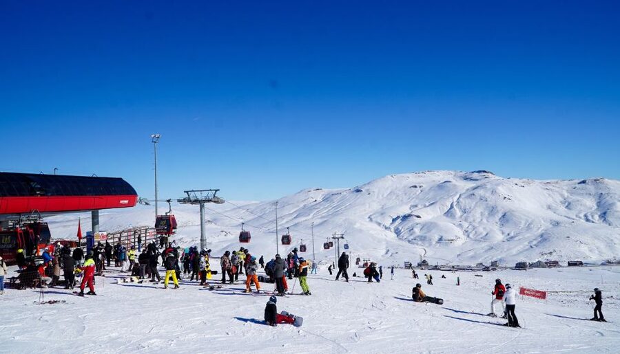 Cappadocia: Mount Erciyes Skiing and Snowboarding Tour - The 1,500-meter runs and cable car views