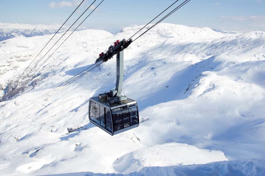 Dachstein Krippenstein: Yeti Snowshoe Ticket - Following the quieter Dachstein Shark route