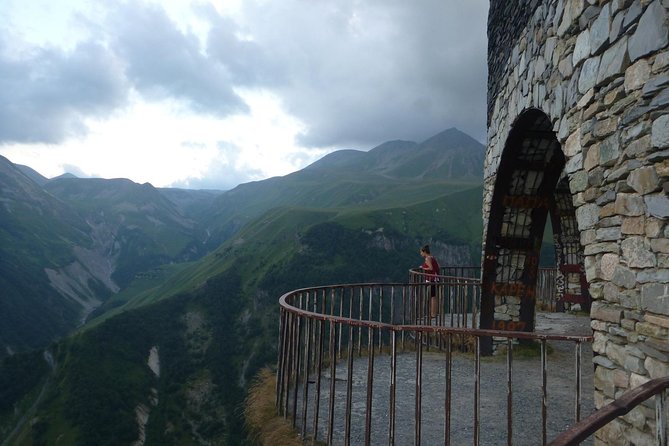Day trip to Gudauri ski resort - Ananuri Fortress and a hot drink by the road