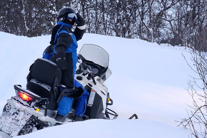 Driving Ski-Doo Snowmobile Adventure 5 Hours Photos included - Why the small group matters