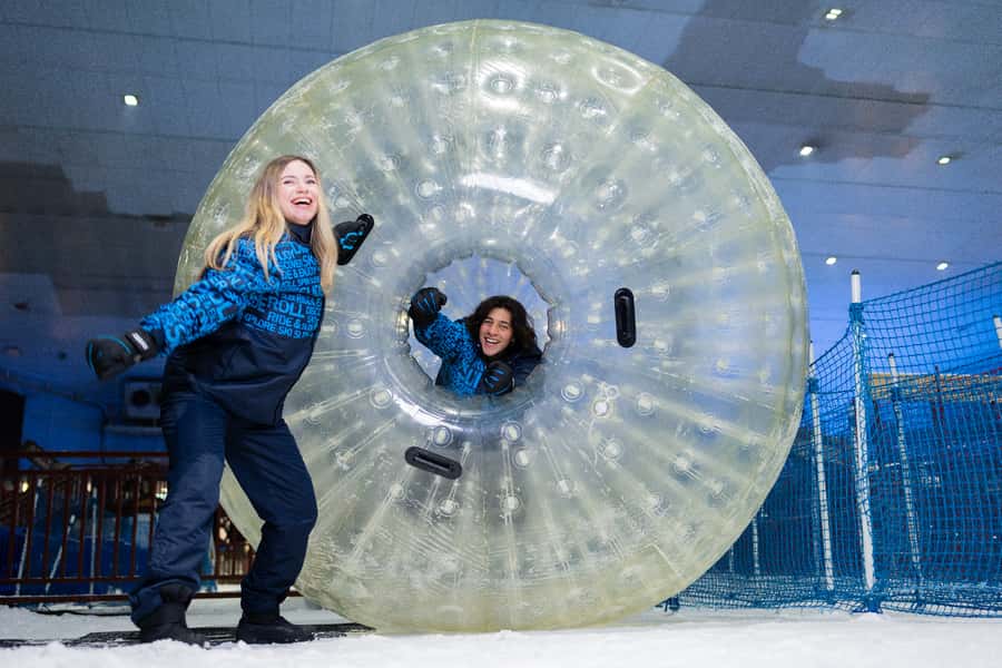 Dubai: Ski Dubai Snow Plus Pass - Getting dressed for minus-degree fun