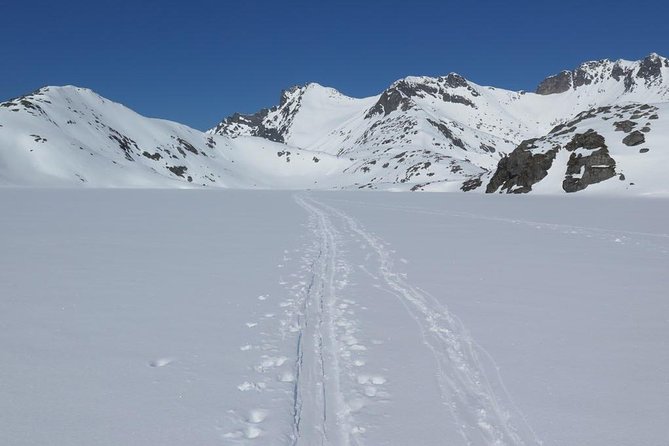 Eco friendly snowshoeing in Scenic Landscape - Telegrafbukta brings in the sea views