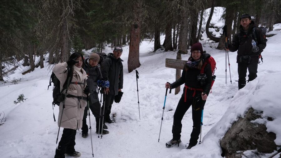 From Denver: Snowshoeing in Rocky Mountains - The road from Denver to the quiet side of the Rockies