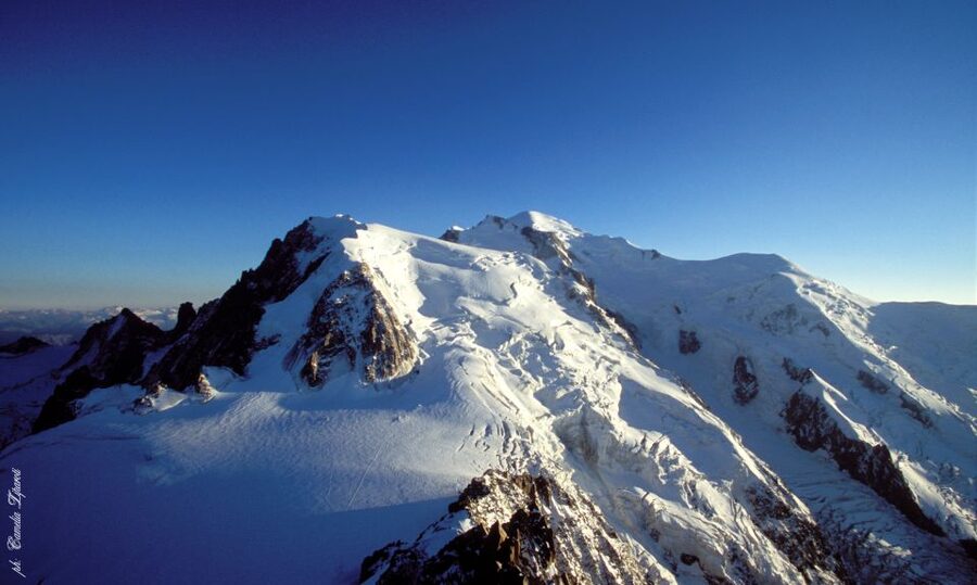 From Geneva: Chamonix Full-Day Ski Trip - Skiing with Mont Blanc in view