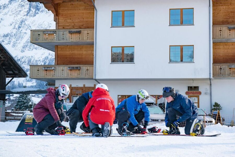 From Interlaken: Afternoon Beginners Snowboarding Lesson - Is the $166 price fair?