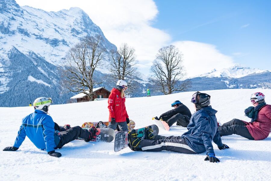 From Interlaken: Grindelwald Beginners Snowboarding Lesson - What the instructor adds to a small group