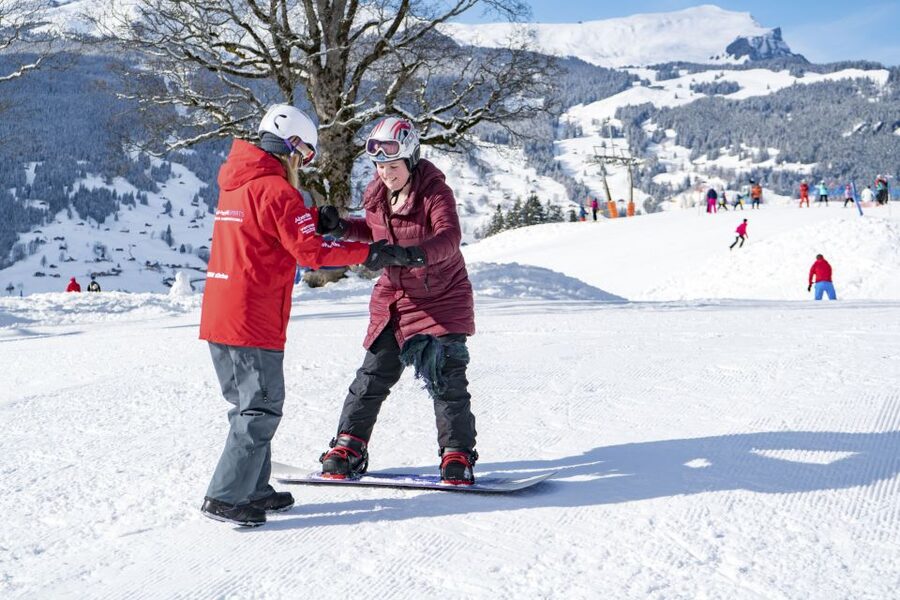 From Interlaken: Grindelwald Beginners Snowboarding Lesson - The first hours: balance, control, and basic turns