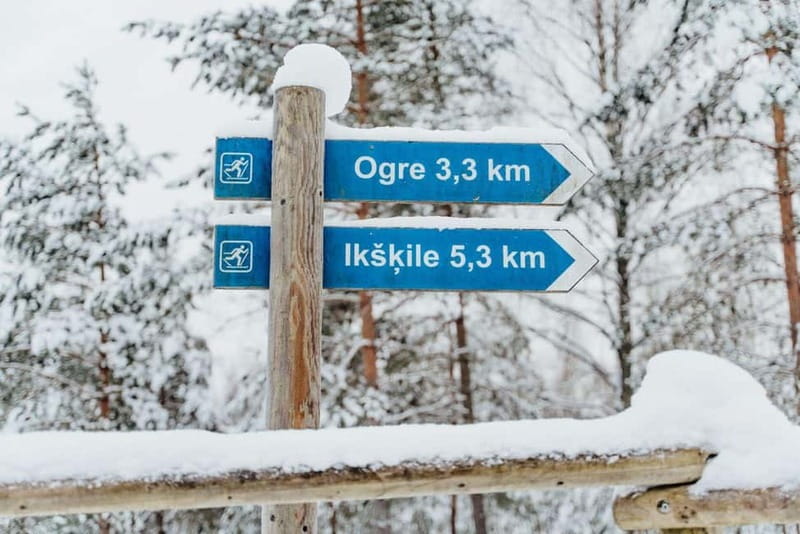 From Riga: Cross-country skiing and beating heart memorial - Skiing through the Blue Mountains nature park