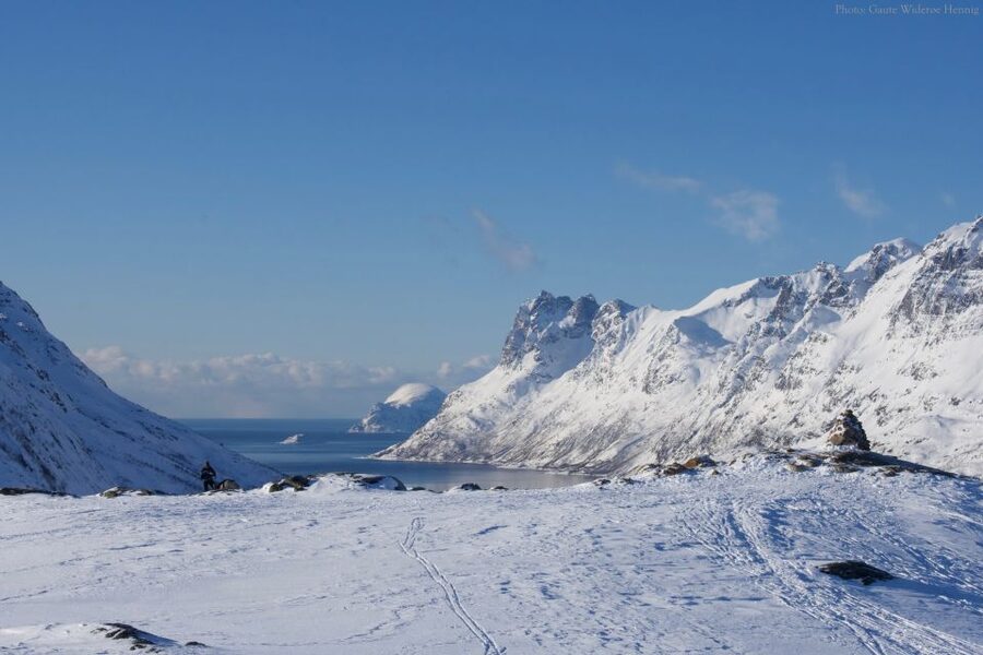 From Tromsø: Daytime Snowshoe Experience with stunning views - Leaving Tromsø for the snowy hills