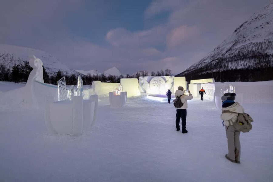 From Tromsø: Ice Domes Snow Park and Wilderness Experience - A full Arctic day beyond the ice domes