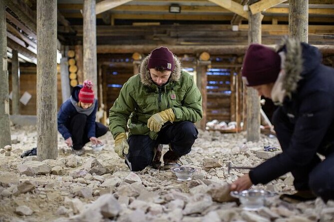 Full-Day Snowshoeing Adventure in Amethyst Mine Pyhä Luosto - Lunch around the fire after the mine