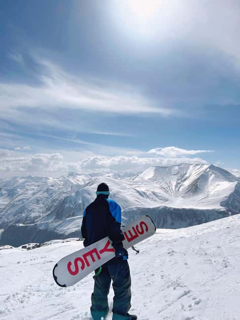 Gudauri: Snowboard/Ski Instructors - A private lesson with a social side