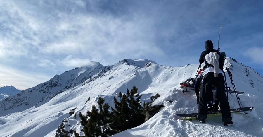 Innsbruck: Priv. Guided Snowy Mountain Hike /Snowshoe´s - What the 6-hour outing feels like
