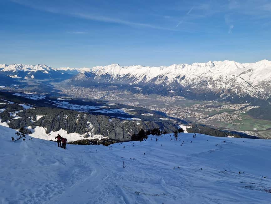 Innsbruck: Snowshoe Tours with Tyrolean Guide Transfer inkl. - A quiet route above the city