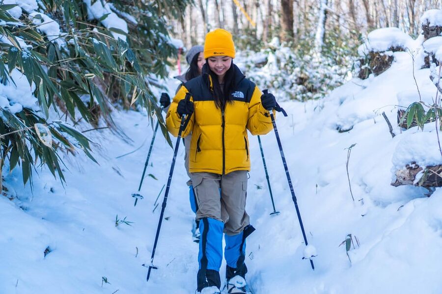 Lake Tachibana: Snowshoe to a frozen lake! - Starting from Karurusu Onsen in the snow