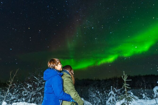 Levi: Aurora Borealis Tour and Stargazing Experience - Snowshoeing on the Frozen Lake