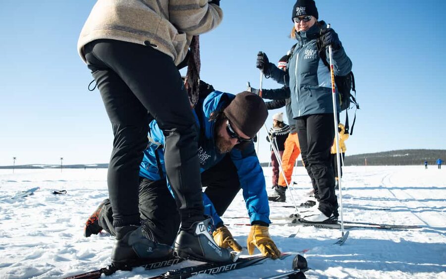 Levi: Cross-Country Skiing Tour for Beginners - Following the frozen shore of Lake Immeljärvi