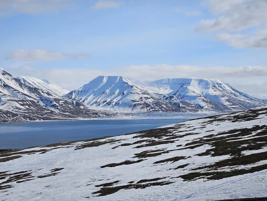 Longyearbyen: Snowshoeing Adventure to Svalbard Glacier - Learning to walk on snowshoes