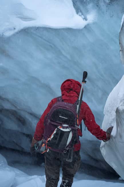 Longyearbyen: Snowshoeing Adventure to Svalbard Glacier - Snowy valleys, icy ridges, and glacier views