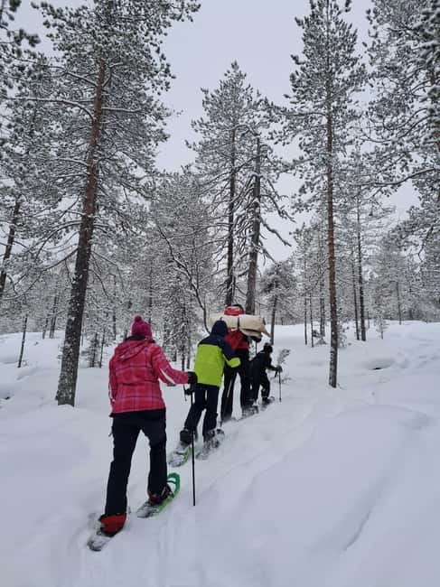 Luleå: snowshoeing in pristine nature with an expert guide! - Staying warm at minus 30