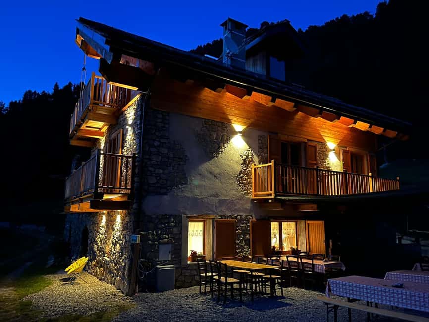 Milky Way: night snowshoe hike with a typical dinner in a mountain hut - The return walk beneath the stars