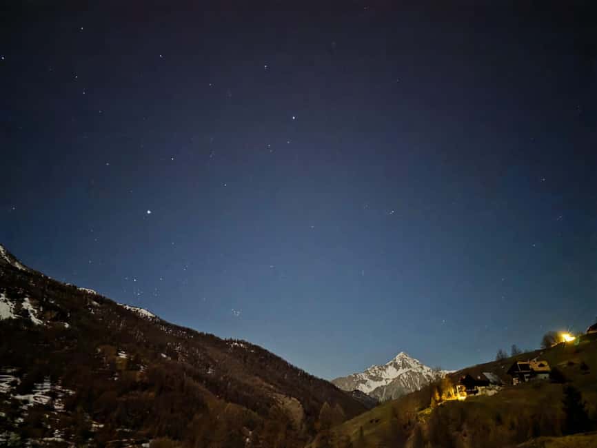 Milky Way: night snowshoe hike with a typical dinner in a mountain hut - Who will get the most from this evening