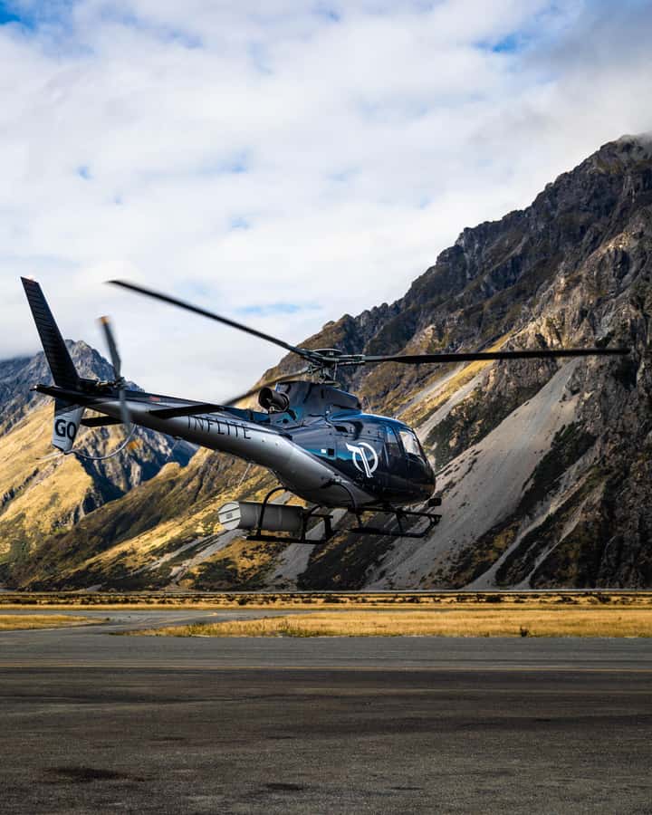 Mount Cook: Ski Plane and Helicopter Glacier Combo Flight - A ski plane out, helicopter back