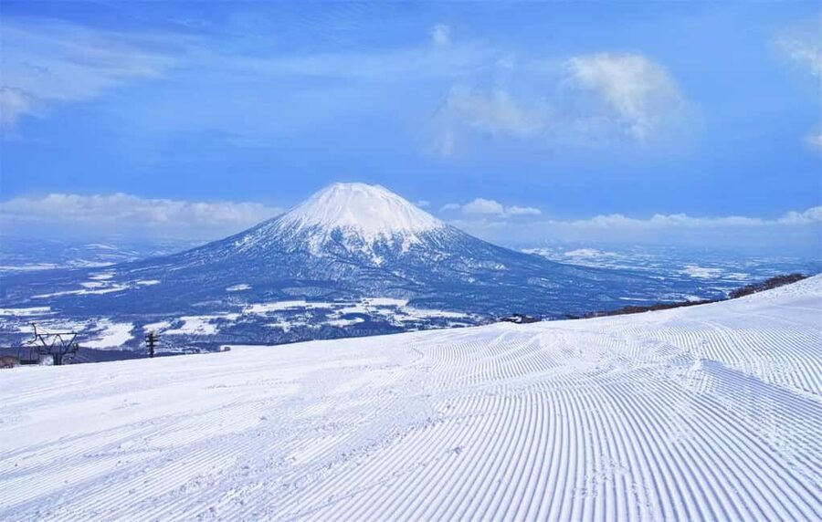 Mt. Fuji Skiing Experience- YETI Ski Resort & Onsen Day Trip - Leaving Tokyo from Marunouchi North Exit