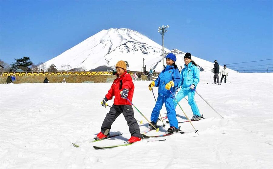 Mt. Fuji Skiing Experience- YETI Ski Resort & Onsen Day Trip - Four hours at YETI Ski Resort