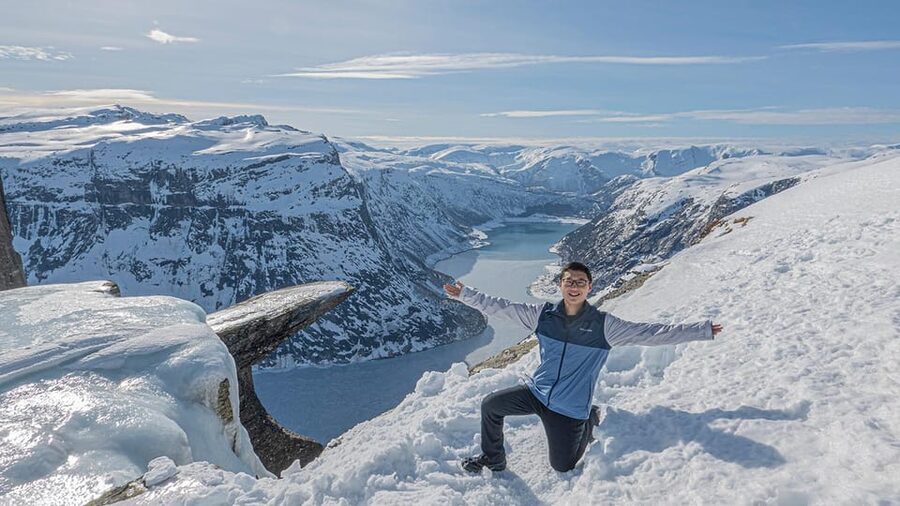 Odda: Trolltunga Winter Hike on Snowshoes - Gryteskar is the serious climb