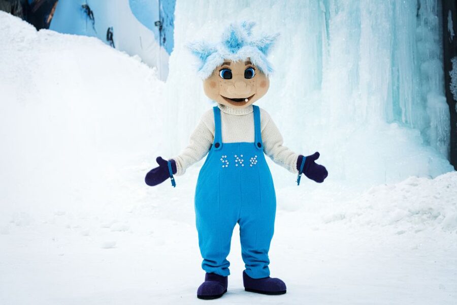 Oslo: Day Pass for Downhill Skiing at SNØ Ski Dome - The world’s tallest indoor ice wall