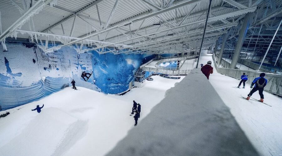 Oslo: Day Pass for Downhill Skiing at SNØ Ski Dome - Renting clothing and equipment without overpacking