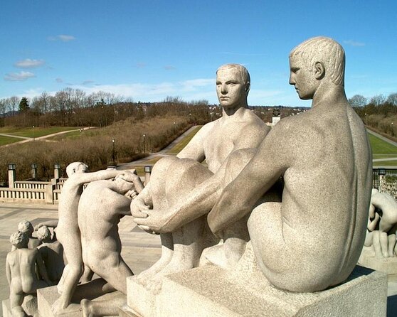 Oslo Panorama Tour with Holmenkollen Ski Jump and Vigeland Park - Meeting in central Oslo at 10:00 a.m.