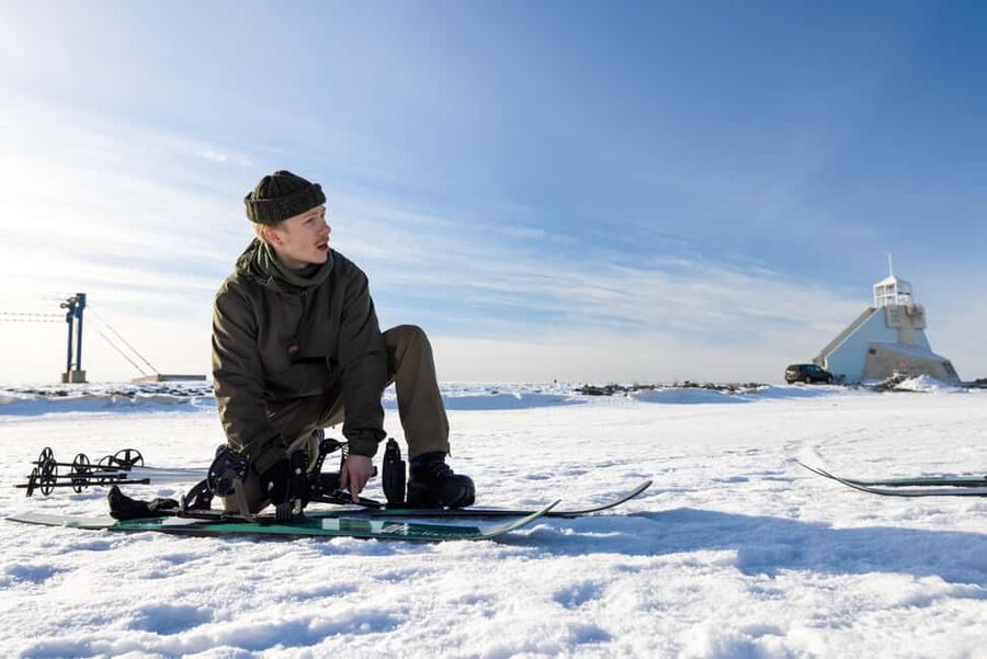 Oulu: Arctic Sea Snowshoe Experience - Starting at Nallikari Experience Center