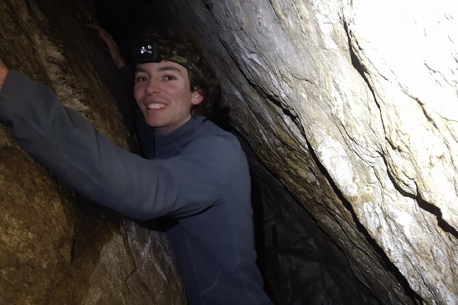 Private Nottawasaga Bluffs Caves Snowshoe, Collingwood/Creemore - Following the forest trail to the low arch