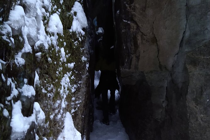 Private Singhampton Caves Snowshoe, Collingwood/Blue Mountain - The escarpment climb and winter footing