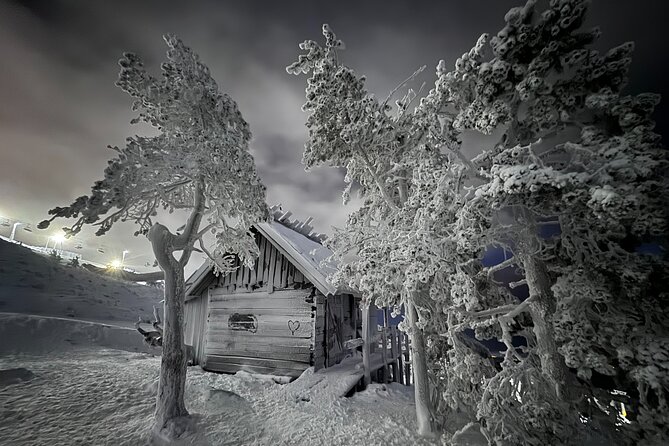 Private: Snowshoeing to Santa's Cabin in Levi - A private start from your Levi accommodation