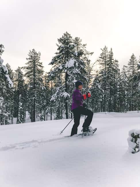 Pyhätunturi: Private Snowshoeing Tour With Local Guide - Learning the right way to move in deep snow