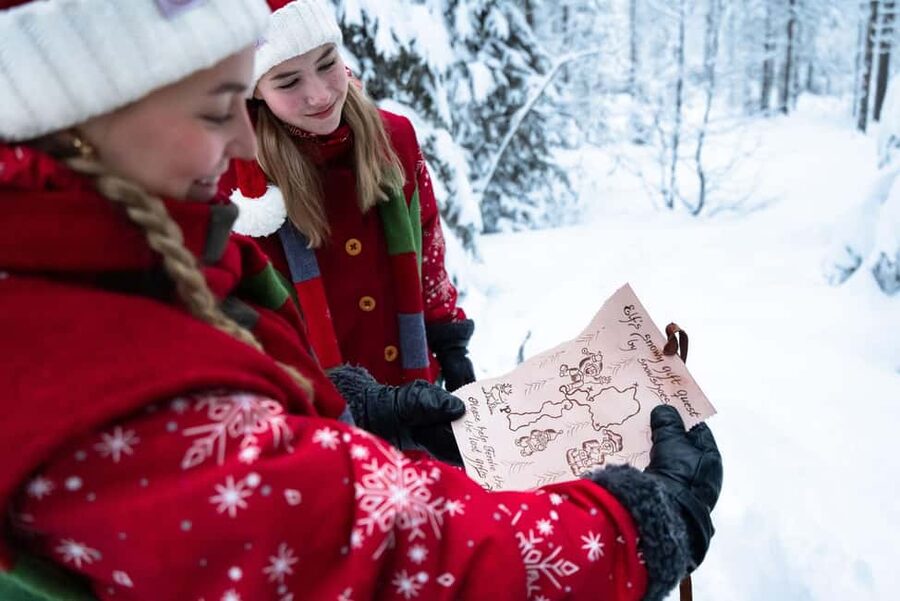 Rovaniemi: Snowshoe walk with Santa's cheerful Elf - Optional Elf suits and photo time