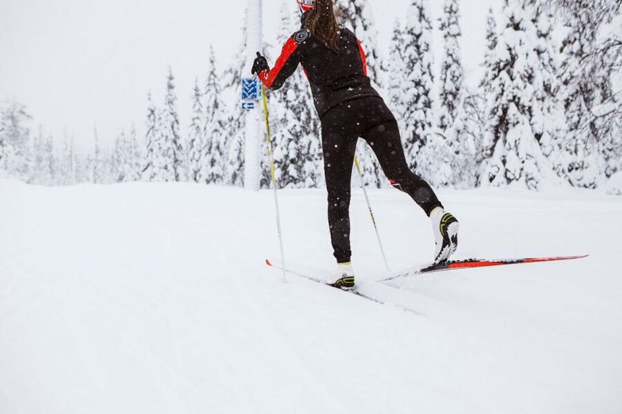 Ruka: Cross-country skiing - Getting fitted at Ruka Safaris