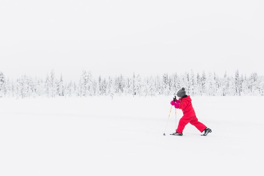 Ruka: Cross-country skiing - Learning the first movements on skis