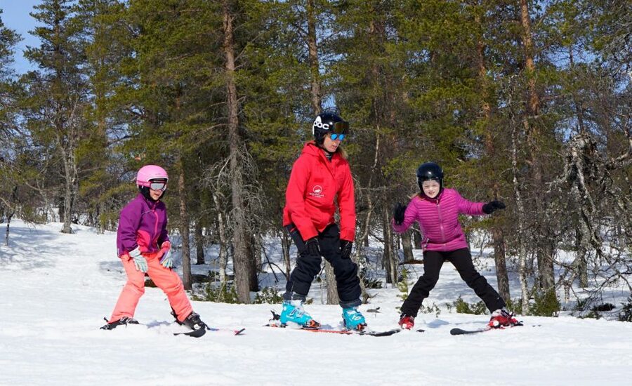 Saariselkä: Easy Ski Day Package - Getting fitted before the 105-minute lesson