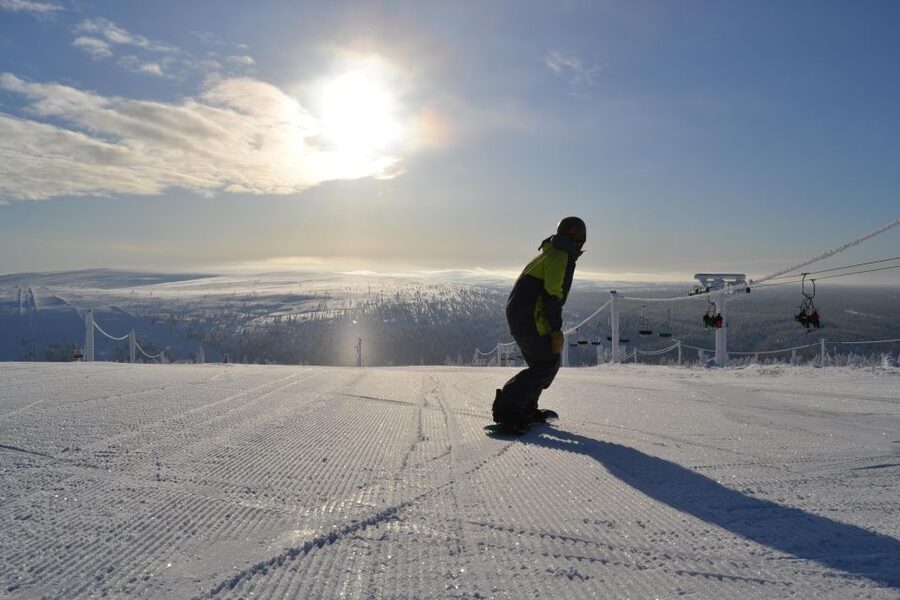 Saariselkä: Easy Snowboard Day Package (11y+) - Starting at Saariselkä Ski & Sport Resort